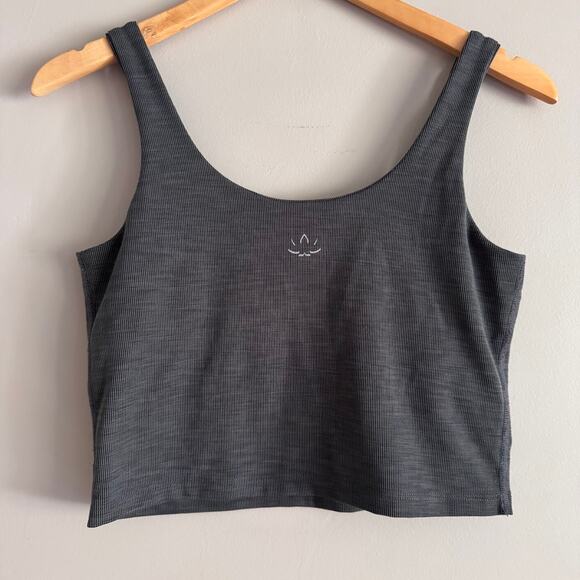 Beyond Yoga Gray Ribbed Cropped Workout Tank Top Size Medium - Picture 1 of 5